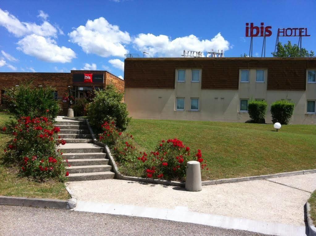 Ibis Lyon L'Isle D'Abeau Hotel Exterior foto
